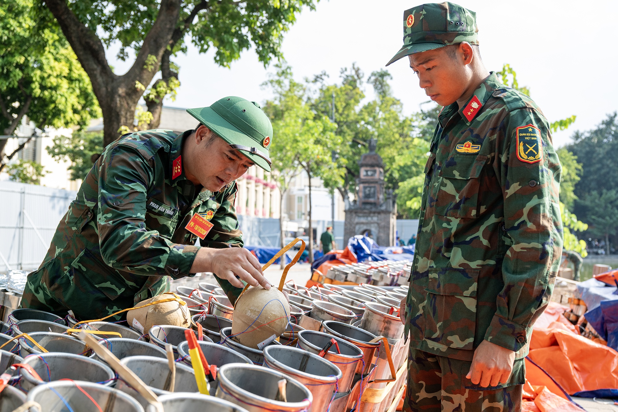 Loạt trận địa pháo hoa sẵn sàng khai hỏa đêm 10/10 tại Hà Nội