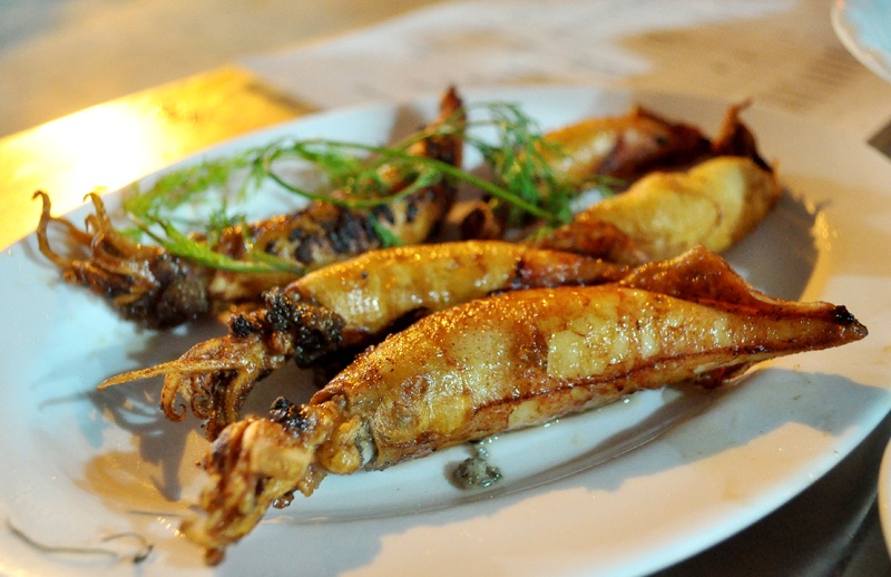 Quan hai san ngon re hiem thay khu pho co hinh anh