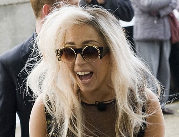 Nhung mai toc dong mac to qua cua Lady Gaga hinh anh