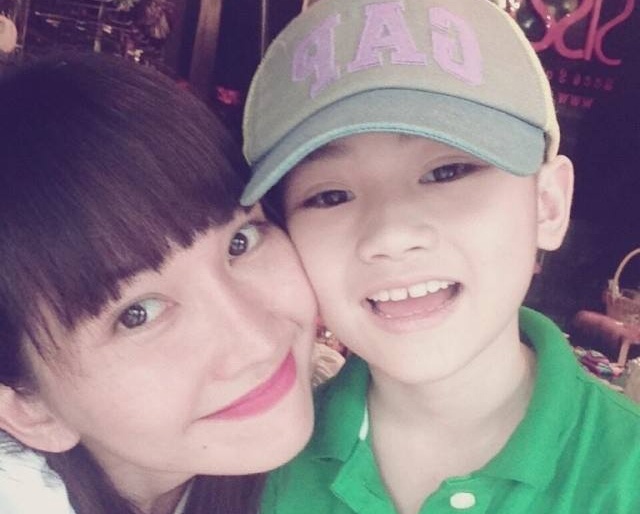 Kim Hien hon trach 'nguoi cu' vo tinh voi con trai hinh anh