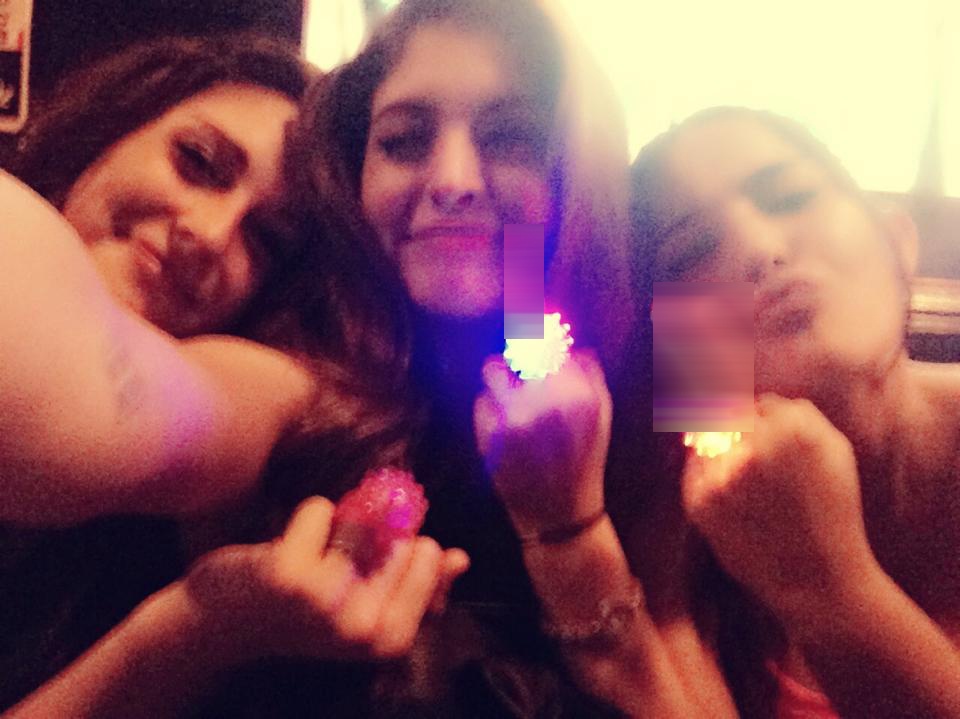 Andrea hanh dong tho tuc o que nha hinh anh