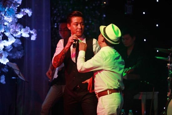 Nhung vu 'cuop mic' de doi cua sao VPop hinh anh