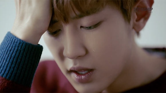 Thanh vien EXO roi nuoc mat vi that tinh hinh anh