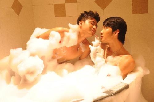 Showbiz Viet lam dung qua da yeu to dong tinh de cau khach hinh anh