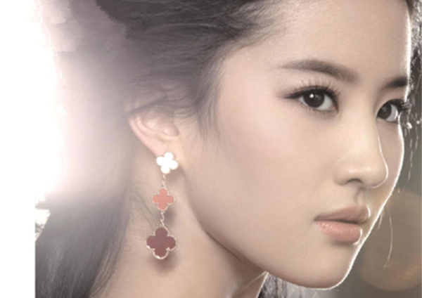 Chon trang suc phu hop voi guong mat nhu my nhan Hoa ngu hinh anh