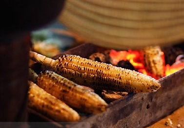 Ngo nuong - mon qua cua mua dong Ha Noi hinh anh