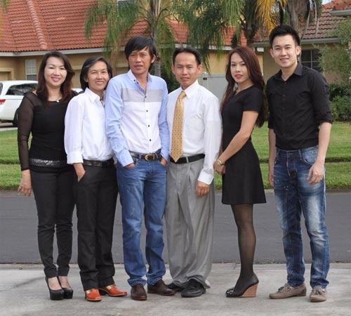 Hoai Linh lan dau khoe anh 6 anh chi em trong gia dinh hinh anh