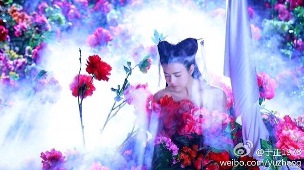 Tieu Long Nu khoa than luyen cong giua rung hoa... gia hinh anh
