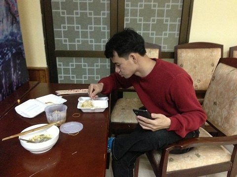 Ro ri anh Tao quan tren san tap hinh anh