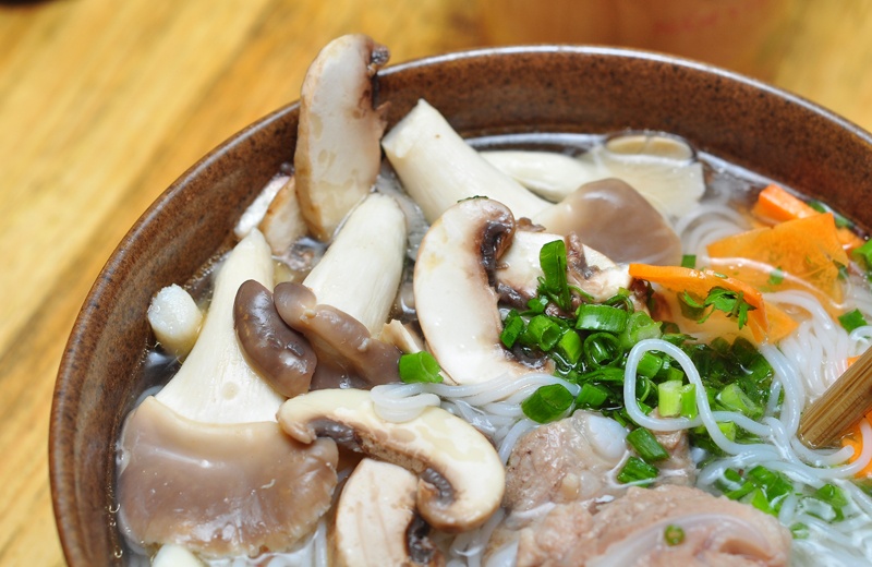 Bun nam suon sun non, sua ngo beo ngay o Nguyen Thi Dinh hinh anh