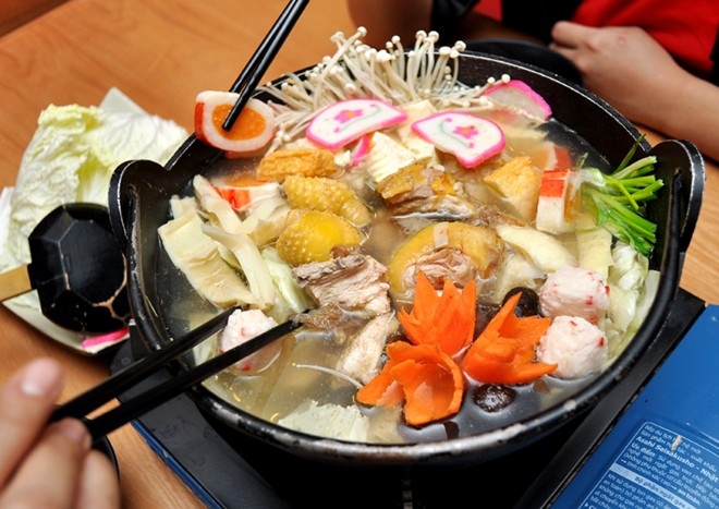 Tim quan lau binh dan tron mua ngay 8/3 hinh anh