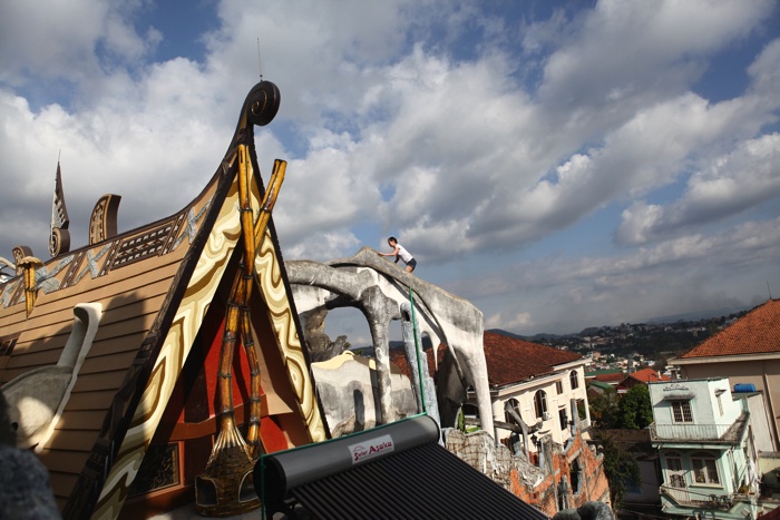 Kham pha 1 trong 10 ngoi nha quai di nhat TG o Da Lat hinh anh