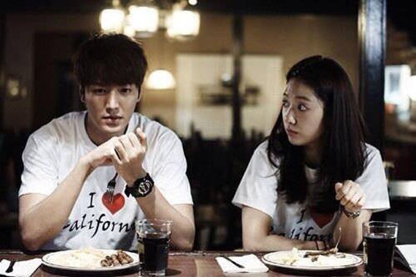 Thoi trang doi sieu de thuong cua sao Han hinh anh