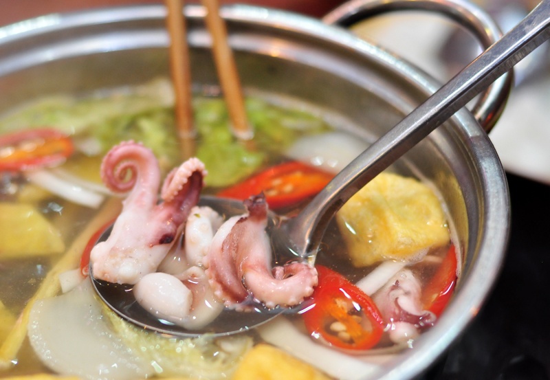 Tuy nhiên, bạch tuộc thưởng thức đã miệng hơn bò nhúng dấm nhiều.