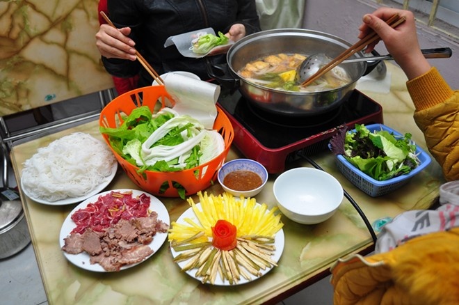 Bò nhúng dấm là món tủ của quán này.