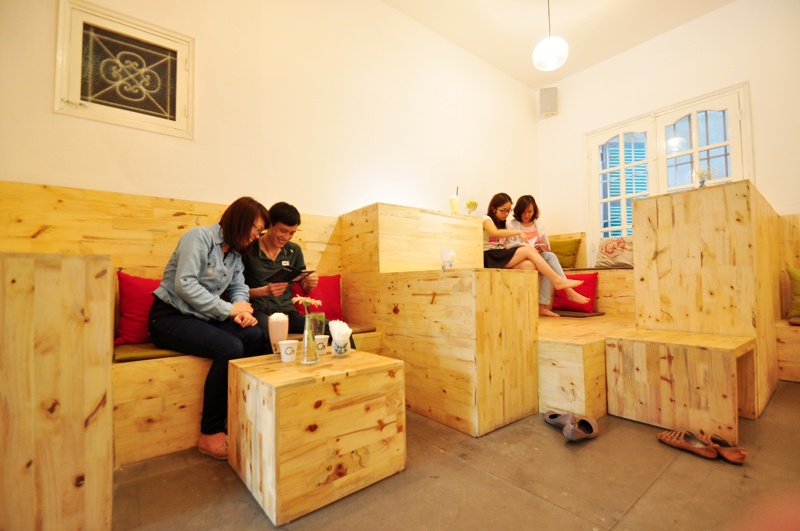 Quan ca phe go doc dao it nguoi biet o Ha Noi hinh anh