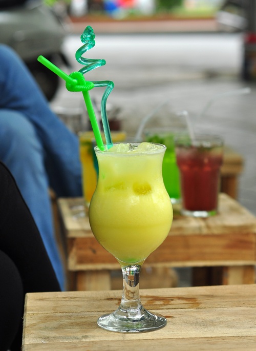 Nước ép ngũ quả chắc chắn hợp ý các cô gái.