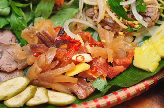 Pím bò chua ngọt.