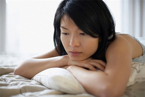 Yeu nguoi khac nhung anh van len giuong voi toi hinh anh