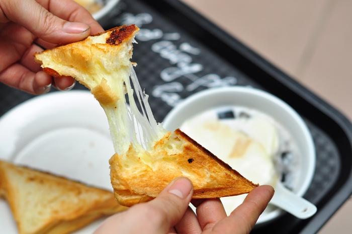 ... mà nhiều phomai bên trong.