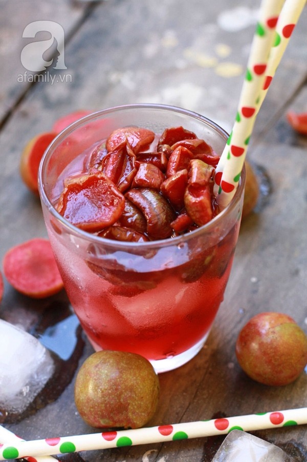 Nước mận thường chỉ cần ngâm 1-2 ngày là đường đã tan và nước mận đã ra nhiều.Loại nước này không cần phải để lên men rượu nên lúc này có thể bảo quản ở tủ lạnh để dùng dần.