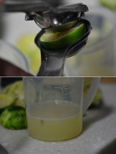 Bước 4: Cho trứng, đường, bột vào bát lớn, trộn đều.