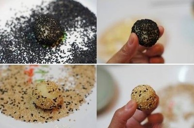 Mè rang chín, lăn những viên khoai tròn qua lớp mè đen, mè trắng cho mè bám kín mặt viên khoai là xong.