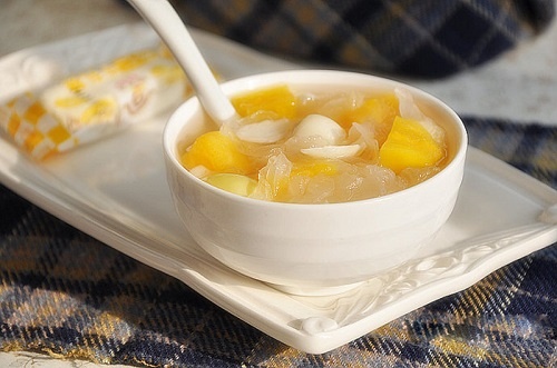 2 cach nau che ngon tuyet tu hat sen hinh anh