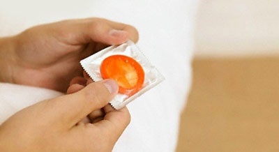 Meo dung bao cao su de khong giam khoai cam hinh anh