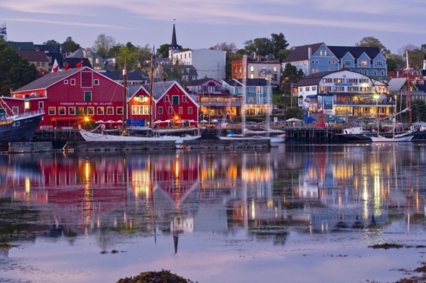 Lunenburg - thị trấn nhỏ nằm bên bờ biển phía Nam, thành lập từ năm 1753 và được UNESCO công nhận là di sản thế giới.