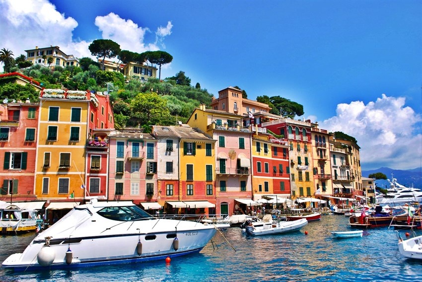 Manarola là một trong năm ngôi làng nổi tiếng thuộc vùng Cinque Terre, Tây Bắc nước Ý, nơi từ lâu đã được UNESCO công nhận là Di sản thế giới.