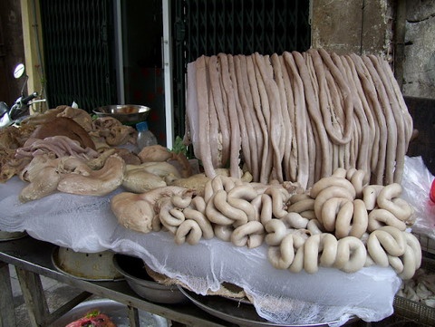 ... tuy nhiên nhìn những hình ảnh này, du khách nước ngoài vẫn cảm giác sợ.