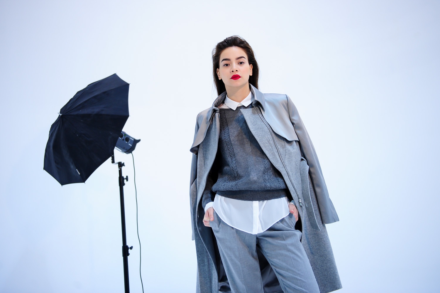 Hà Hồ cuốn hút với phong cách menswear và kết hợp trang phục nhiều lớp (layering) đúng trào lưu mốt của mùa Thu Đông 2014. 