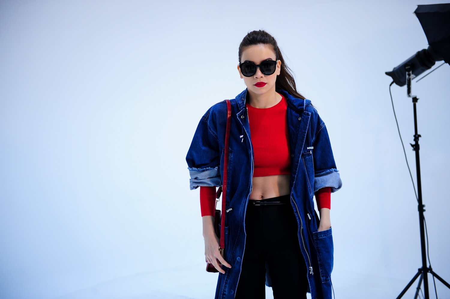 Khả năng biến hóa đa dạng, thích hợp với nhiều phong cách, xu hướng khác nhau cũng là một trong những yêu cầu của Fashionista VietNam – Tín đồ thời trang Việt Nam. 