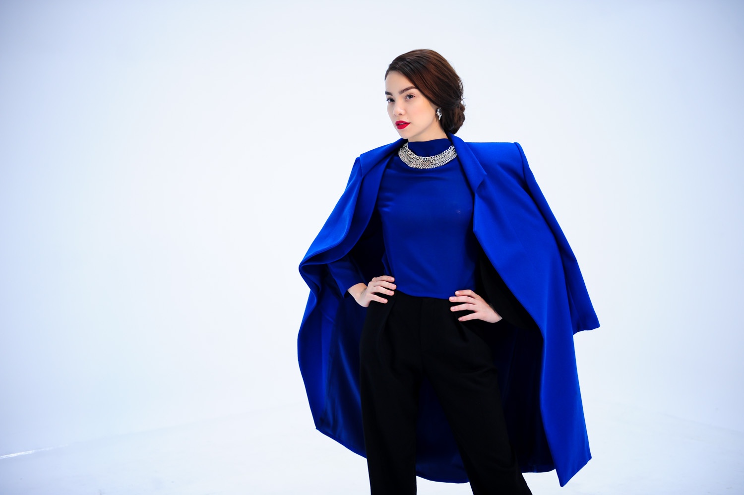 Hà Hồ tiếp tục biến hóa với phong cách thể thao (sporty chic) thể hiện sự năng động, tràn đầy sức sống thanh xuân