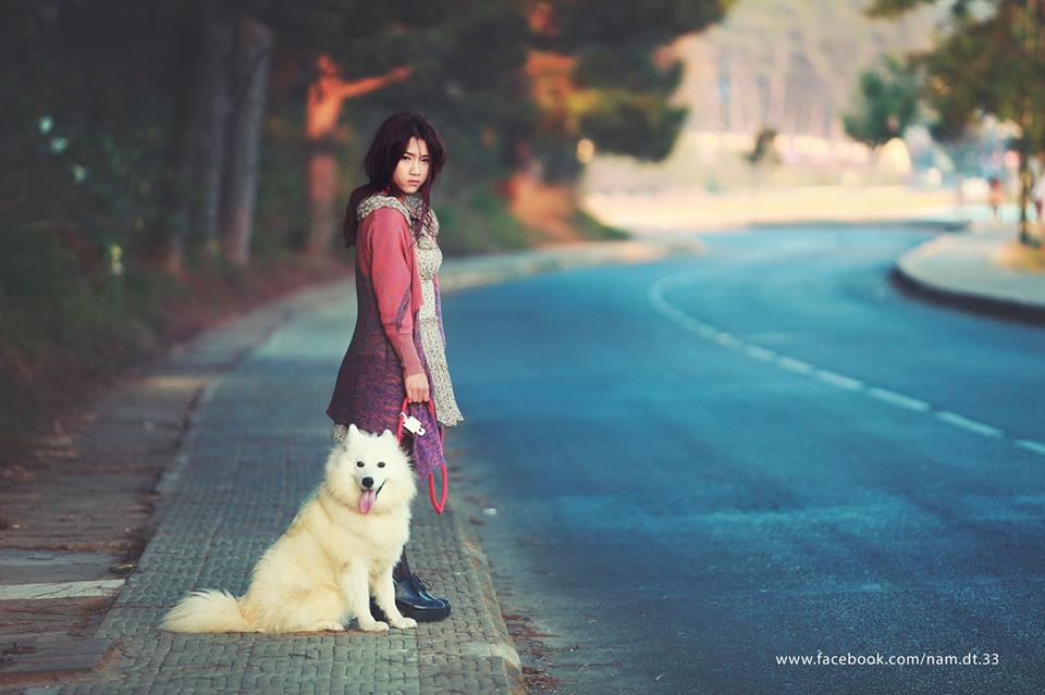 Hồng Thủy, cô gái phố núi gây ấn tượng với nhan sắc nhẹ nhàng, ngọt ngào và nữ tính. Nữ nhân viên văn phòng 24 tuổi chia sẻ thực ra vóc người cô khá “mũm mĩm”.