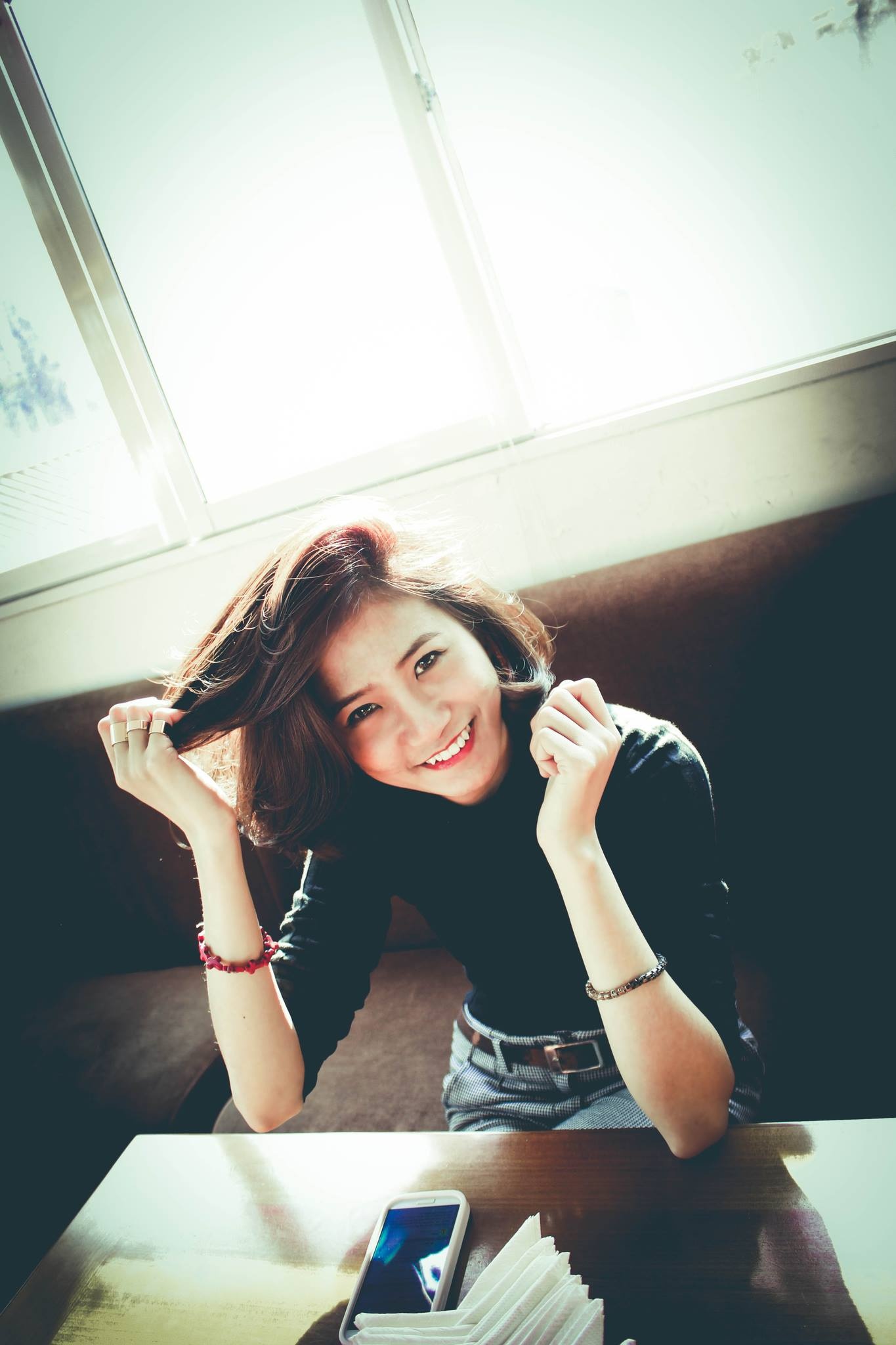 Hoàng My, cô sinh viên Hà Nội khiến người đối diện không thể rời mắt bởi nụ cười rạng rỡ “như mùa thu toả nắng”. 