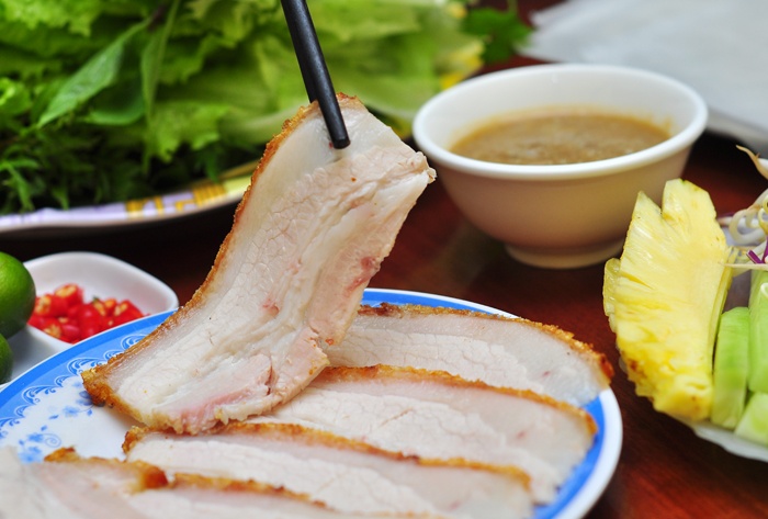 Quan banh trang thit heo quay ngon re o khu do thi moi hinh anh