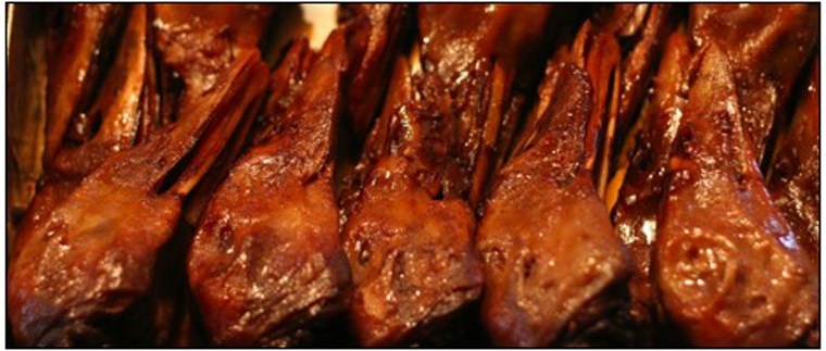 Không chỉ thơm ngon, đầu vịt còn “lấy lòng” thực khách bởi sự bổ dưỡng. Người ta tin rằng đây là món ăn đại bổ, không có khiếm khuyết về sức khỏe, giúp đầu óc trở nên minh mẫn hơn.