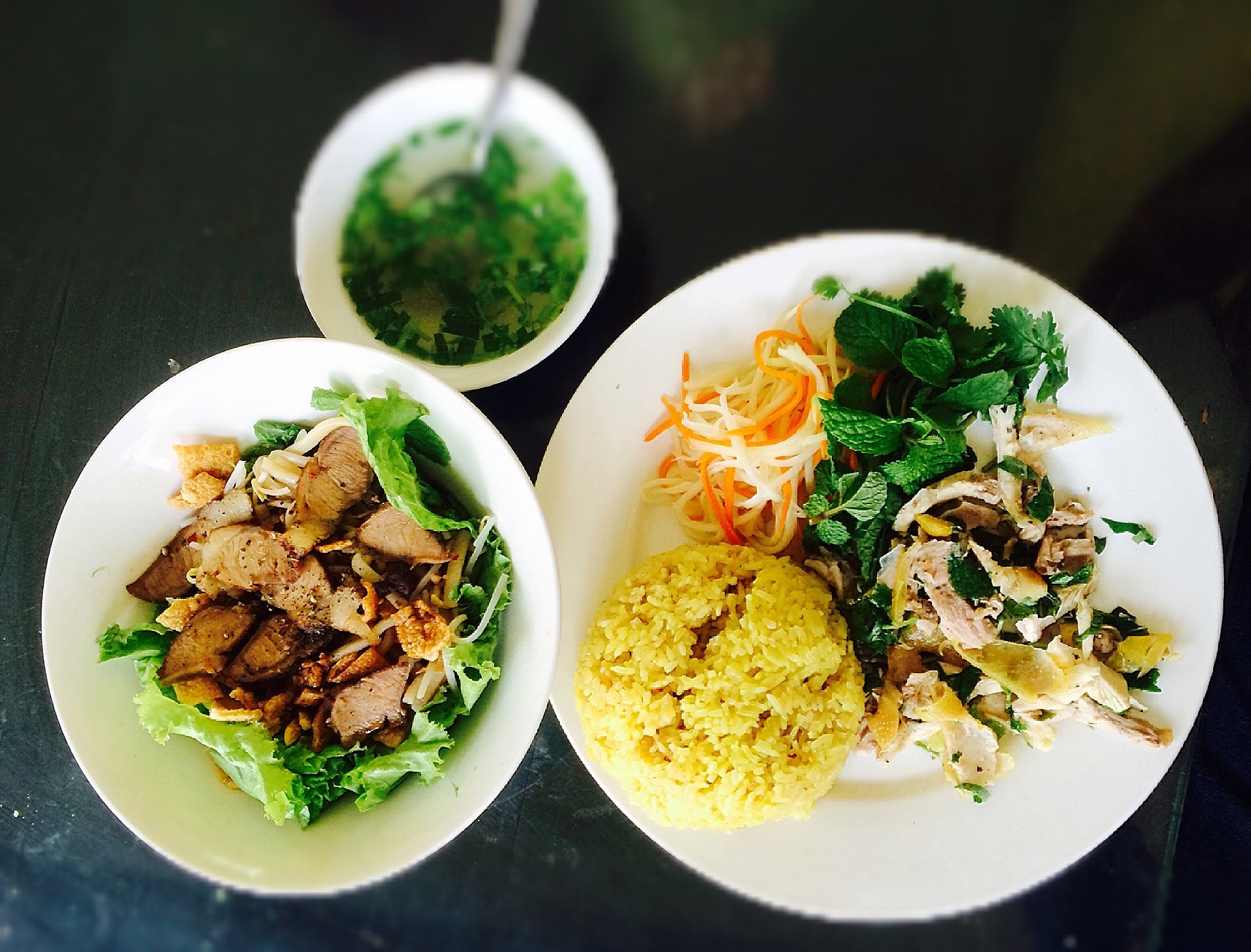 Cao lau va com ga Hoi An o pho Xa Dan hinh anh