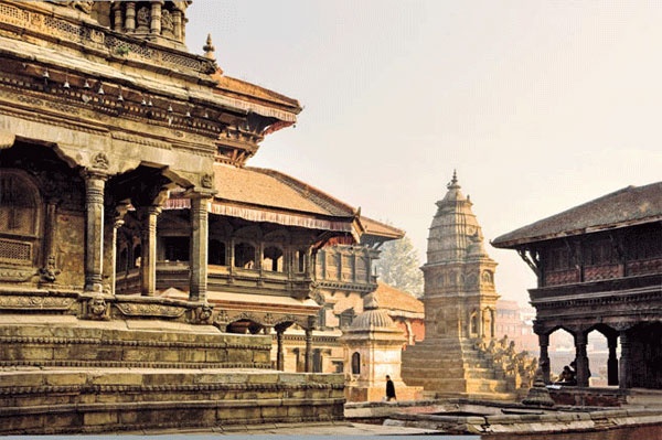 Quảng trường Durbar ở Bhaktapur nằm ở độ cao hơn 1.400 mét, trên tuyến đường thương mại giữa Ấn Độ và Tây Tạng.