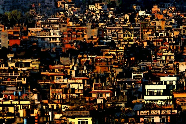 Kathmandu có những con phố cổ nhỏ hẹp sát nhau, những ngôi nhà san sát, những cánh cửa gỗ hé mở dưới những tàng dây leo xanh ngắt. Dường như tín ngưỡng tôn giáo đã thấm nhuần con người nơi đây từ lúc sinh ra cho đến khi lớn lên, nơi đây là vùng đất yên bình của thế giới tâm linh.