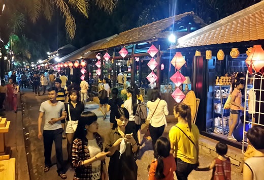 Khách du lịch đến Huế tăng đột biến trong dịp này. 