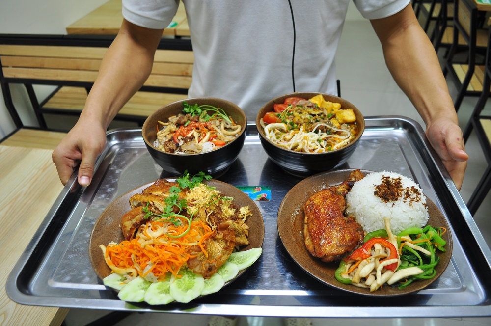 Thuc don nam phong phu toi hoa mat o O Cho Dua hinh anh