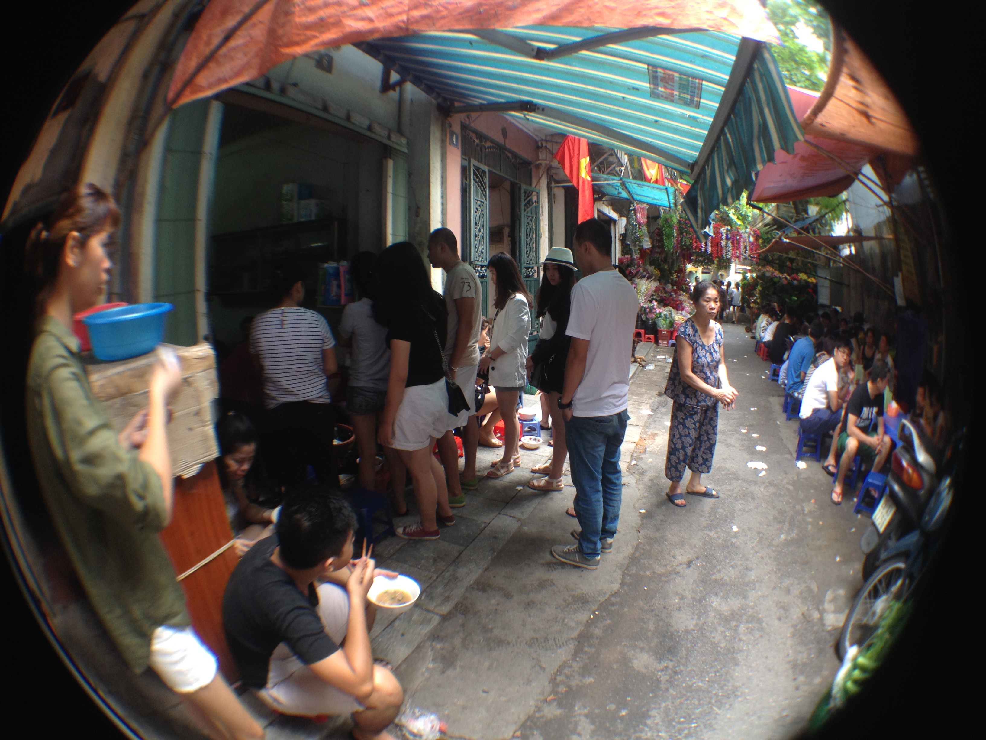 Kho nhu an bun oc xep hang, tu chan thit o pho Hang Chai hinh anh