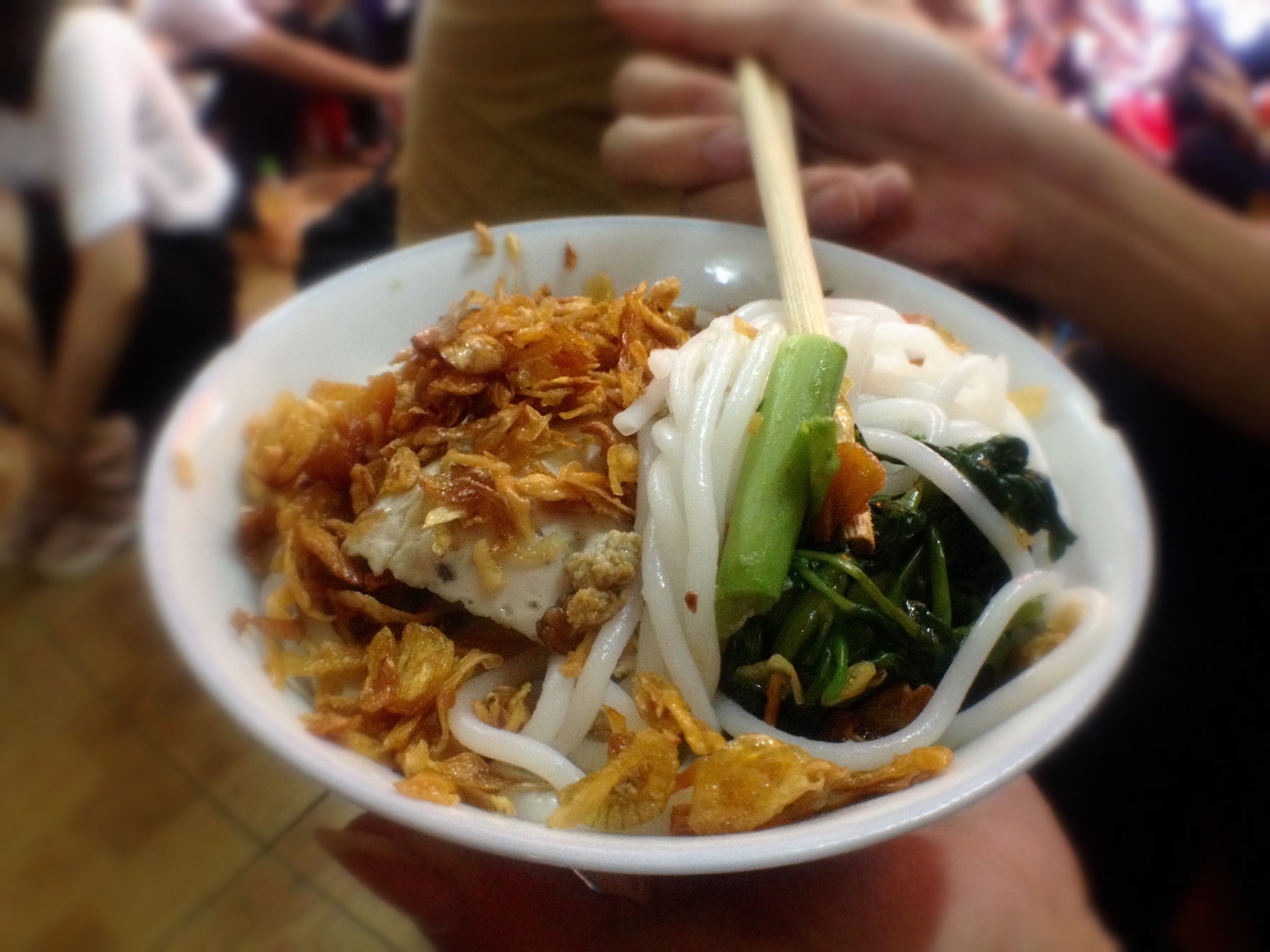 Chen chuc o quan canh bun pho Nguyen Sieu hinh anh