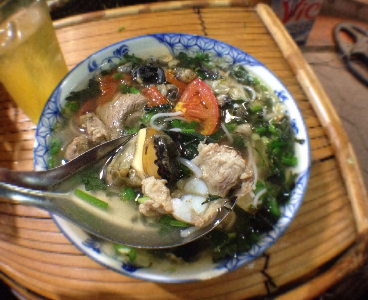 Bun oc suon non ngon toi nghien o via he Hai Ba Trung hinh anh