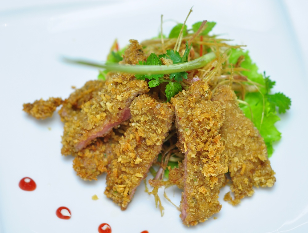 Bo chien kieu Thai gion ben ngoai, mem ngot ben trong hinh anh