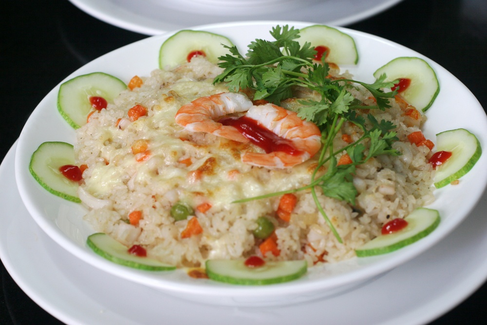 Com nuong hai san thom khong thua pizza hinh anh