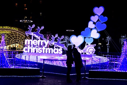 Nhung dia diem don Noel ly tuong o Ha Noi hinh anh